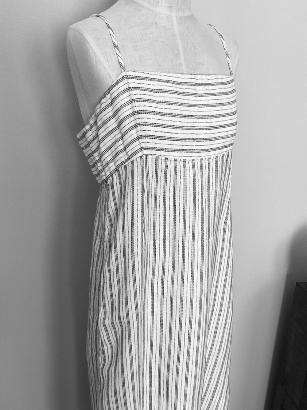 Faherty White and Gray 100% Linen Striped Midi Slip Dress. Size Large.